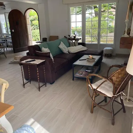 A 130 M De La Villa *